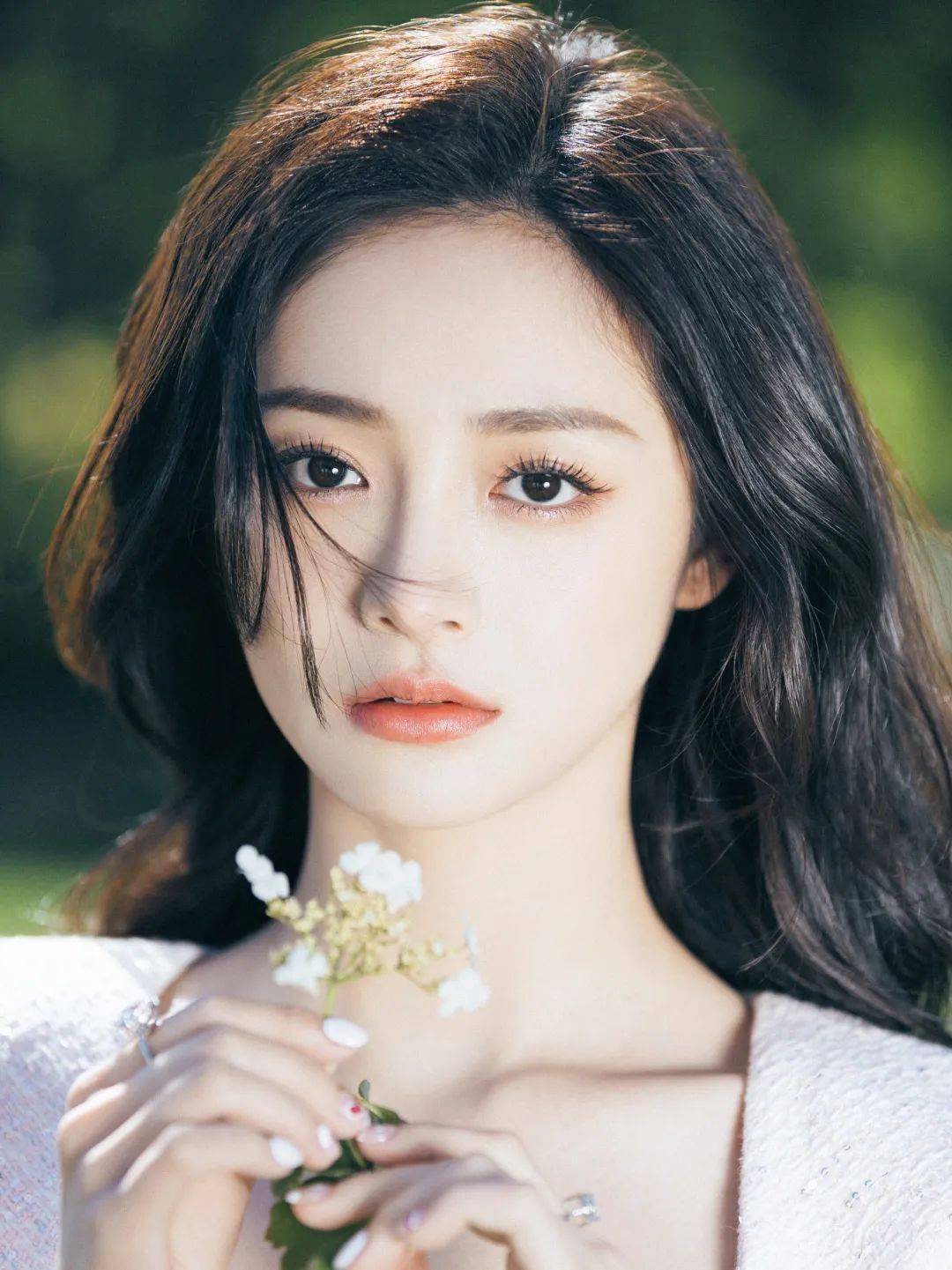 双眼皮,瓜子脸过时了?2023年最新美女标准长这样!_女生_面部_五官