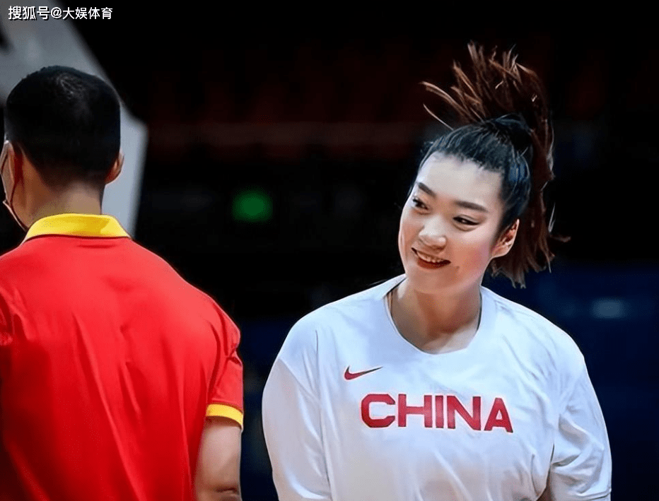 中国女篮输给美国女篮不冤枉，76分大胜韩国女篮提前晋级