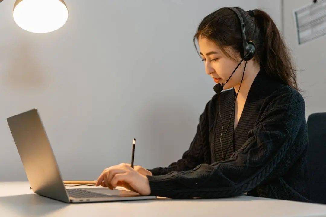 酒店人如何规范接打电话,你学会了吗?_对方_樊经理_服务人员