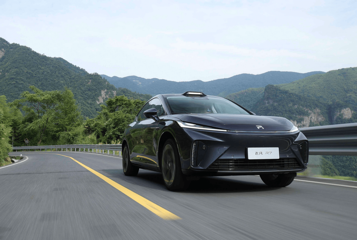 智能纯电SUV之争,飞凡R7性能高阶版对比Model Y四驱入门版_搜狐汽车_搜狐网