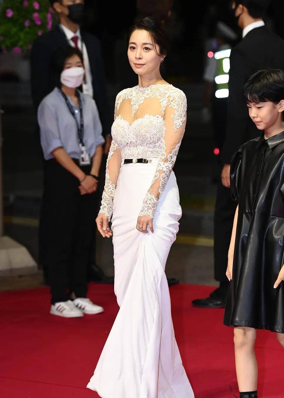 严智苑jo jin woong赵震雄ahn sung ki安圣基yoon yoo sun尹宥善bang