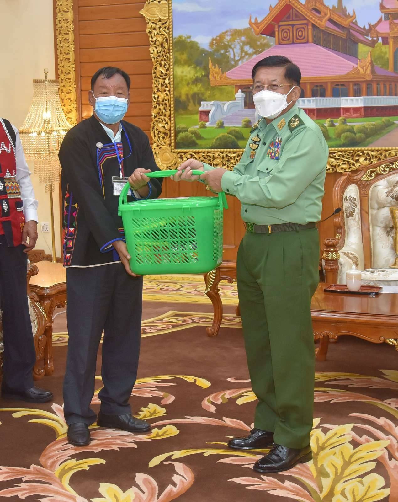 缅军总司令敏昂莱同缅北三支少数民族武装组织举行第二轮和谈_和平