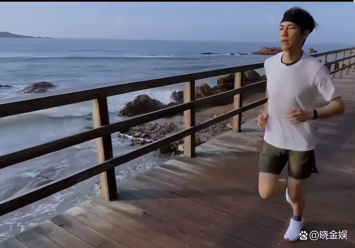 钟汉良:注重运动强体魄,一大早到从青岛栈桥到情人坝跑了13公里_城市