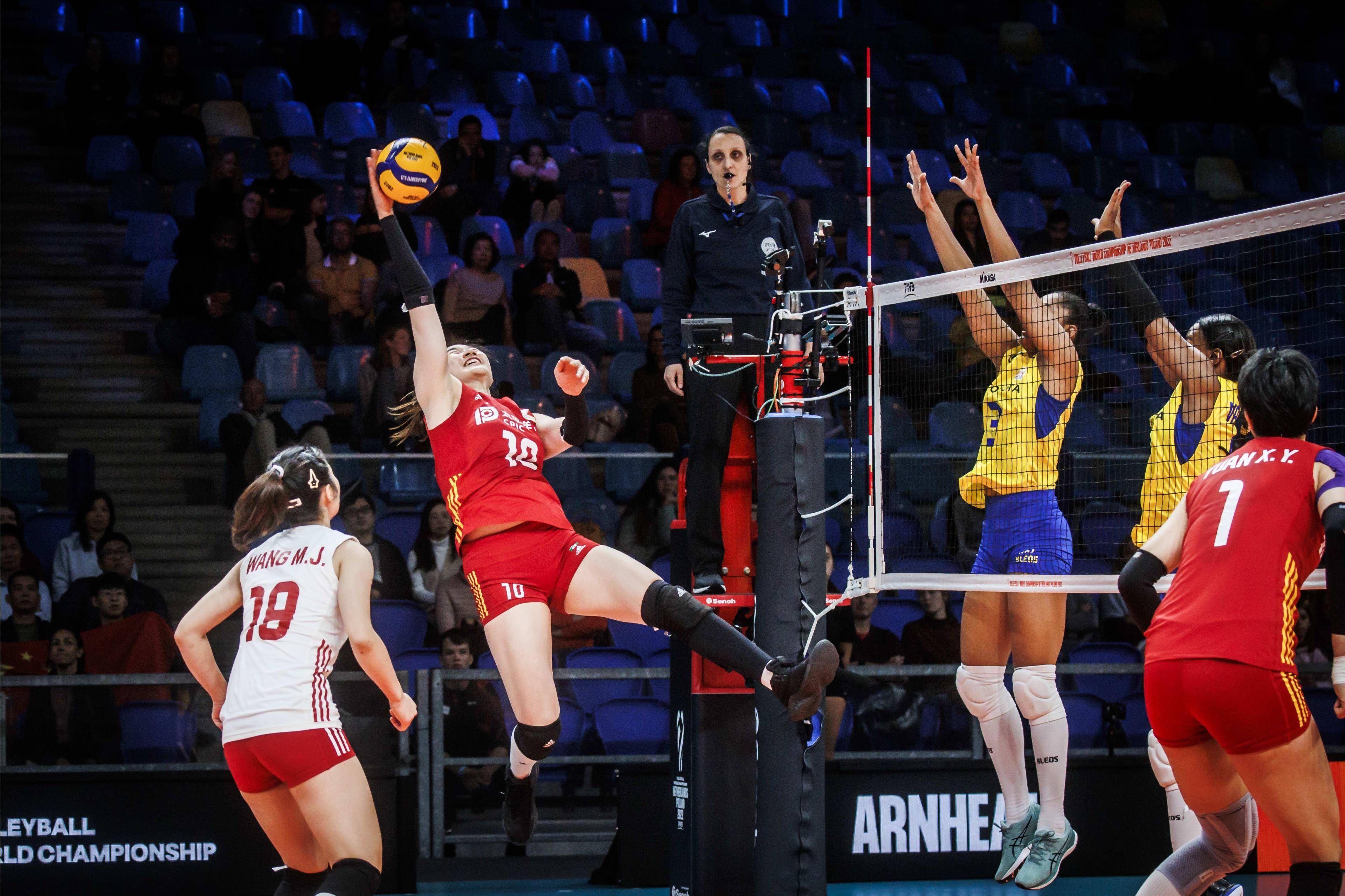 女排争议国手闪耀世锦赛!之前低迷都是假象?