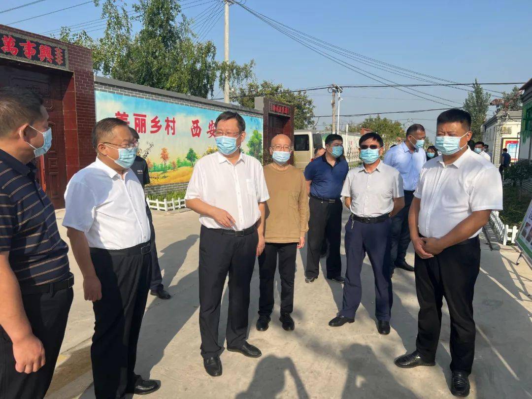 9月26日,市人大常委会副主任杨立中带领部分市人大常委会委员,市人大