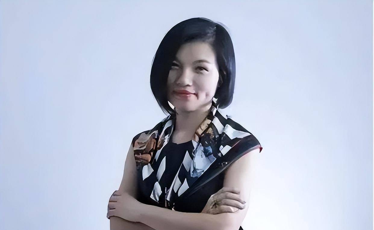 亚洲首富身家千亿,女儿5年败下阵来_绵绵_郑周敏_周民