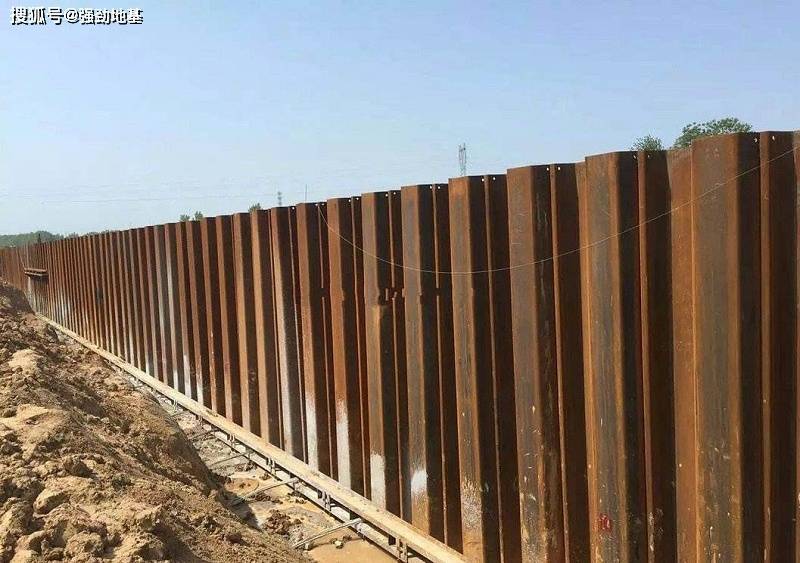 深基坑支护—钢板桩支护_施工_工程_上地