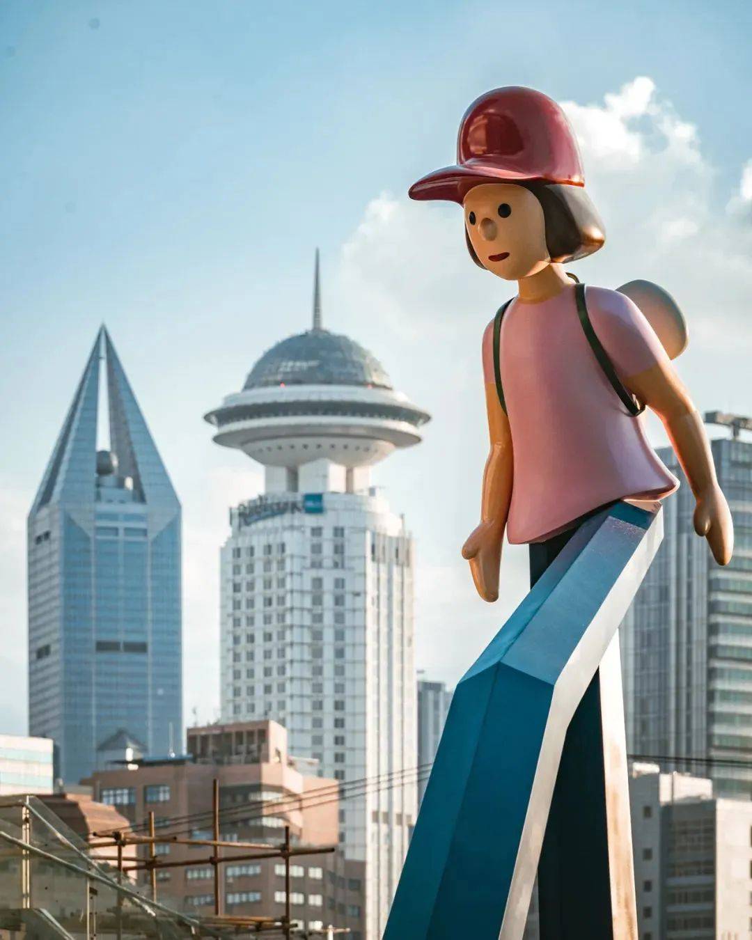 深圳万象天地抱抱象,长沙kaws seeing/watching,都由这家创意品牌