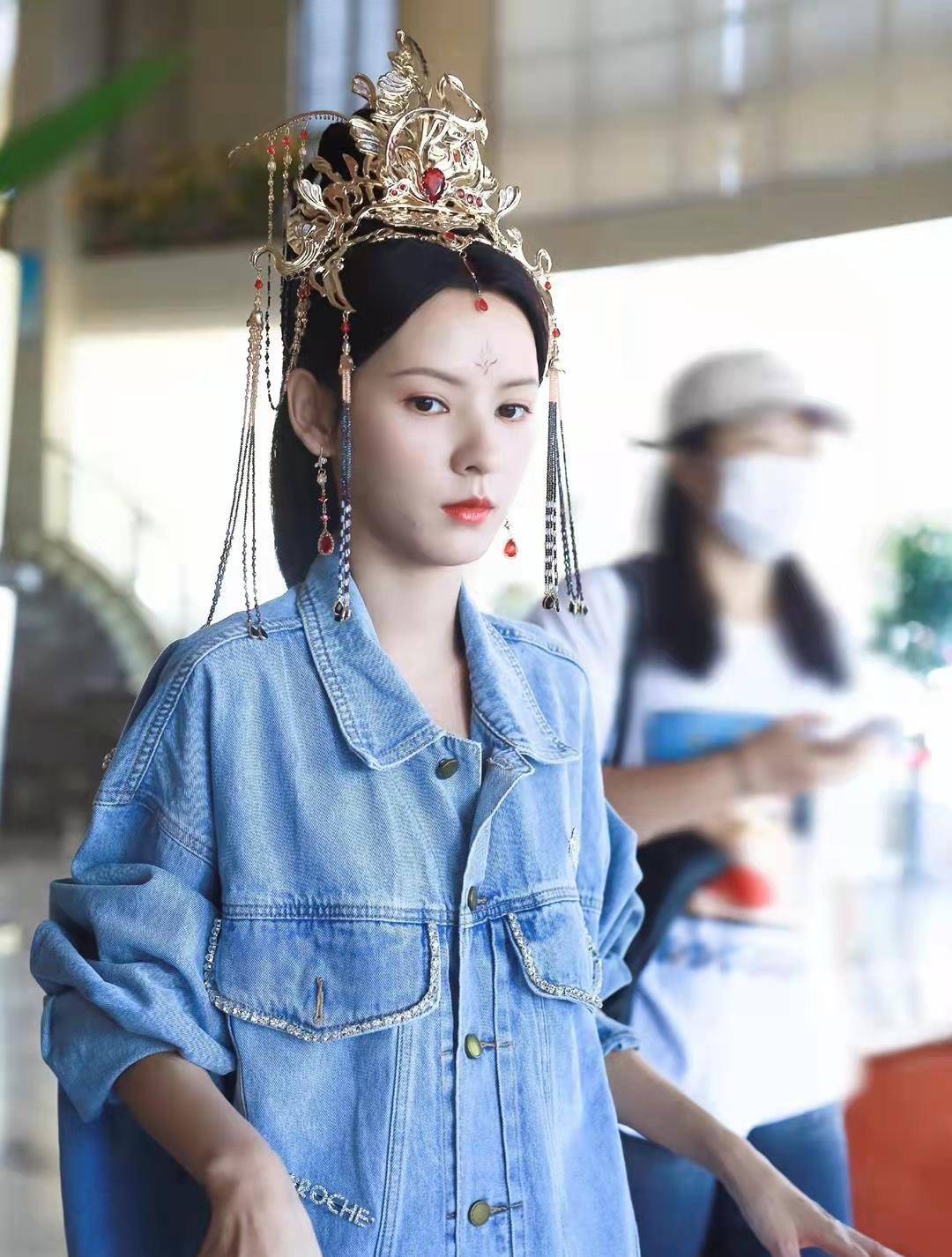 张予曦《千秋令》路透,女魔王气势拿捏了,造型美得超过了白鹿_红色