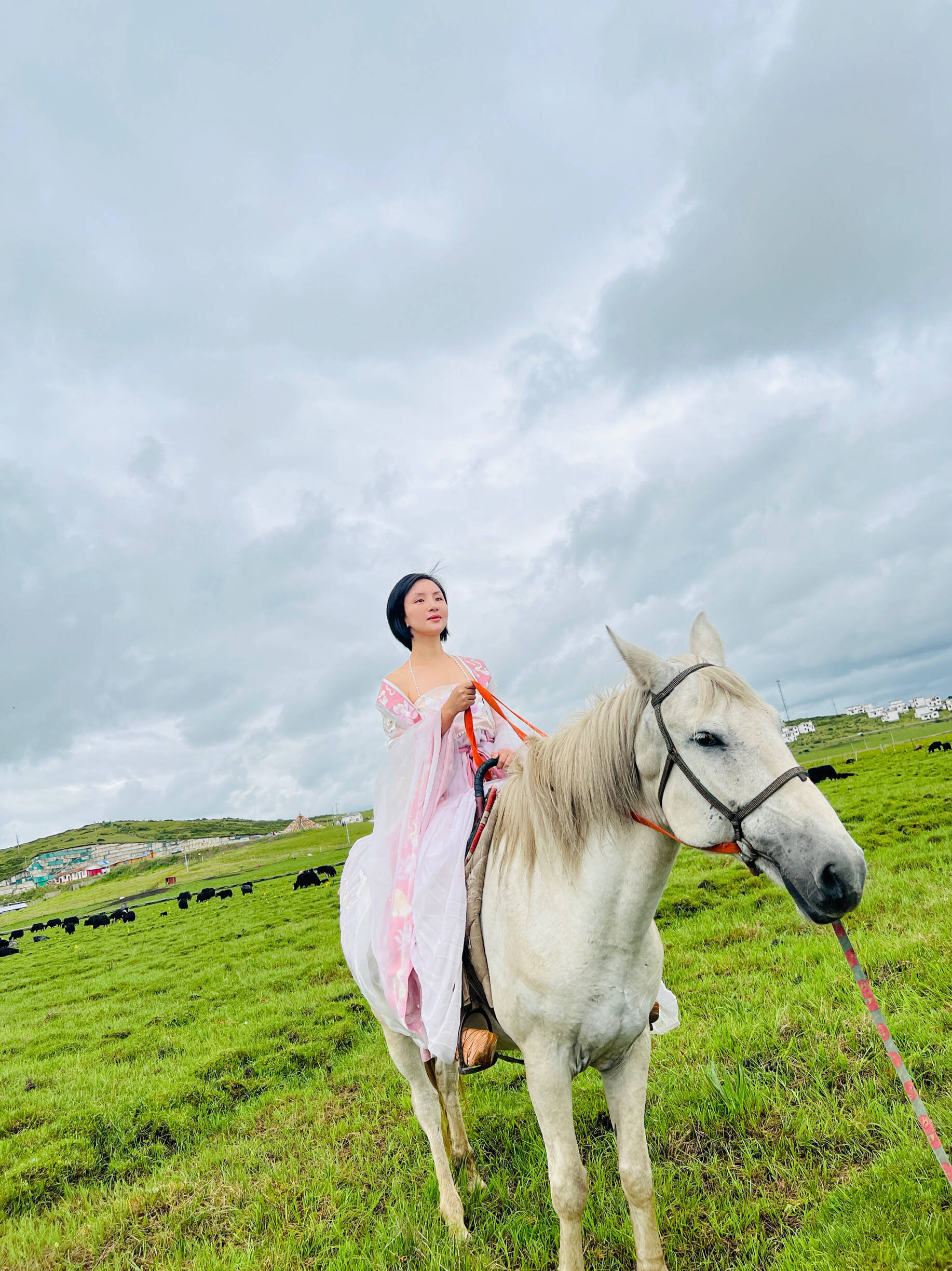 演员鸿利晒旅游攻略为家乡打call 网友喊话"回来拍戏"_重庆_影视剧_小