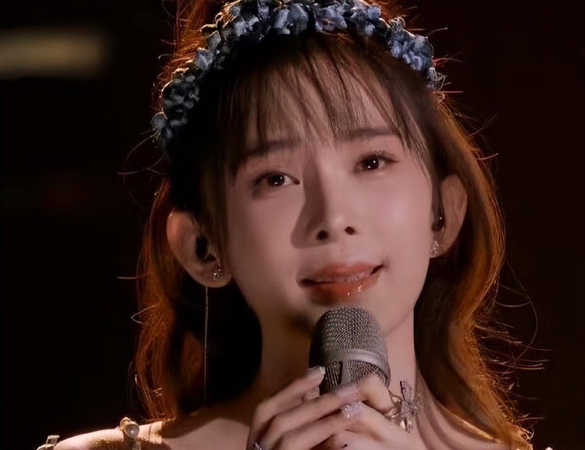 明明看起来很违和_耳朵_女生_显得