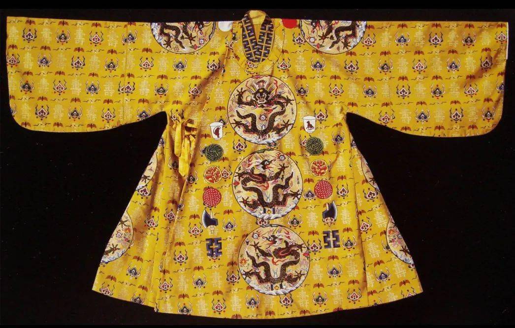 明万历皇帝十二团龙十二章纹"福寿如意"缂丝衮服(复原)辽代两窠团龙袍
