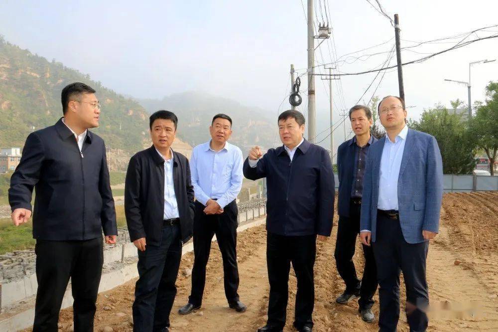 七里村采油厂厂长寇明灵,县委常委,常务副县长郝雄雄,县委常委,副县长