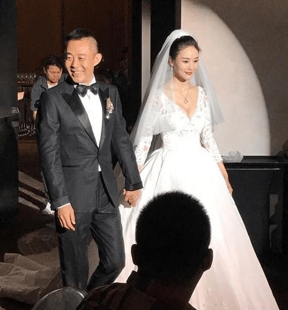 优秀演员侯勇,走红后分手20年原配,三婚娶小20岁90后娇妻_沈蓉_什么