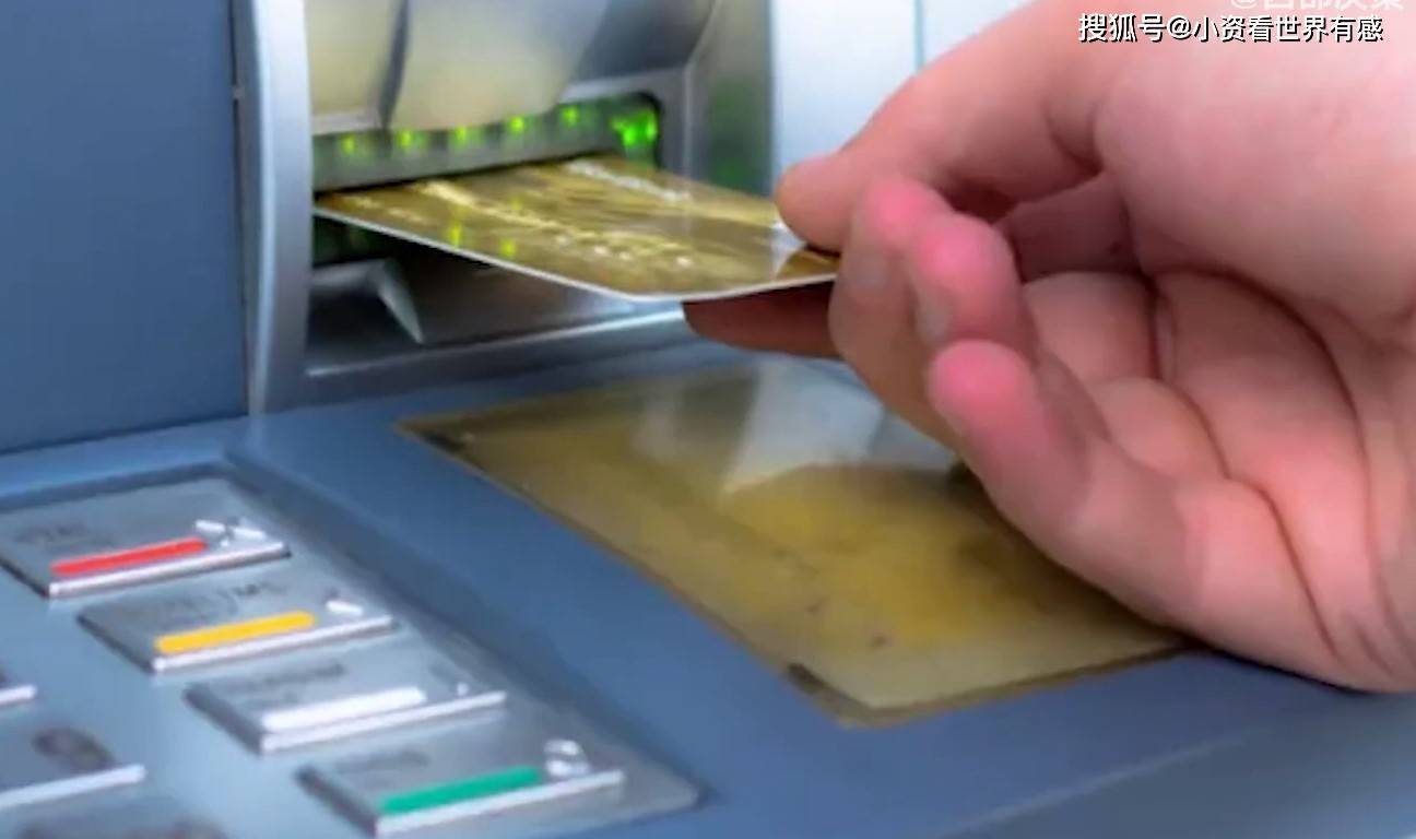 男子ATM存钱忘点确认1万元被偷 警方出击抓获嫌疑人