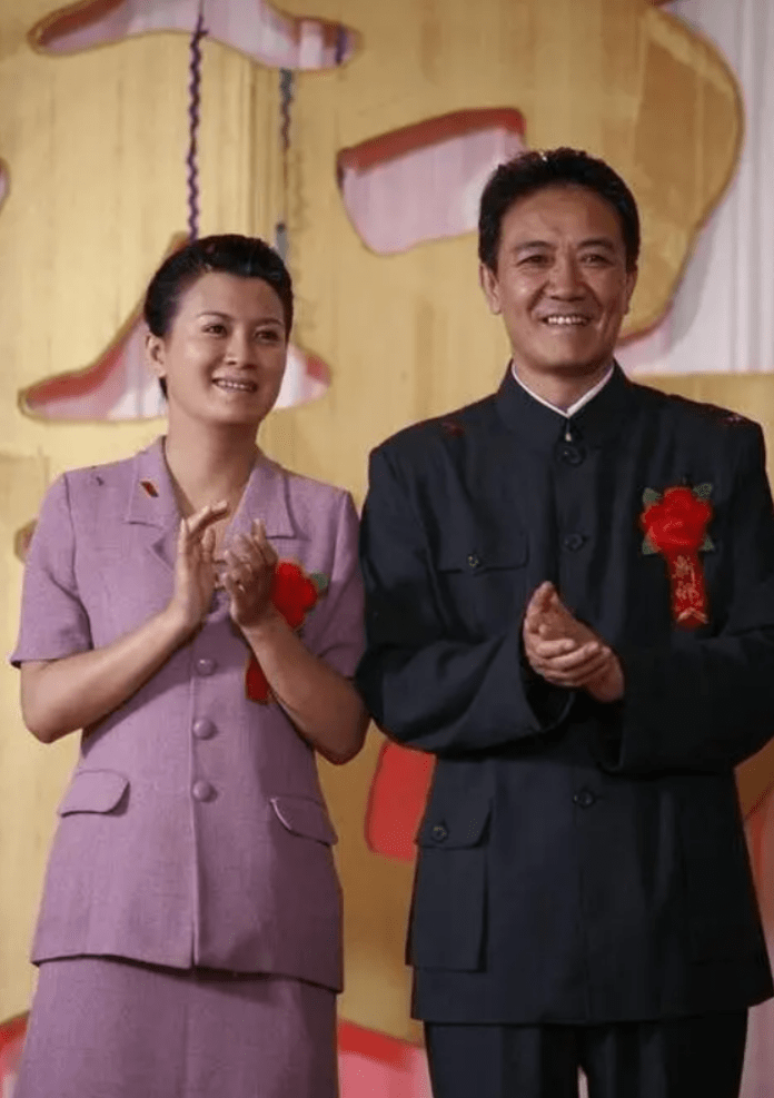 "李幼斌姐姐"李野萍:成名后不和弟弟合作,给离异的父亲找老伴_话剧