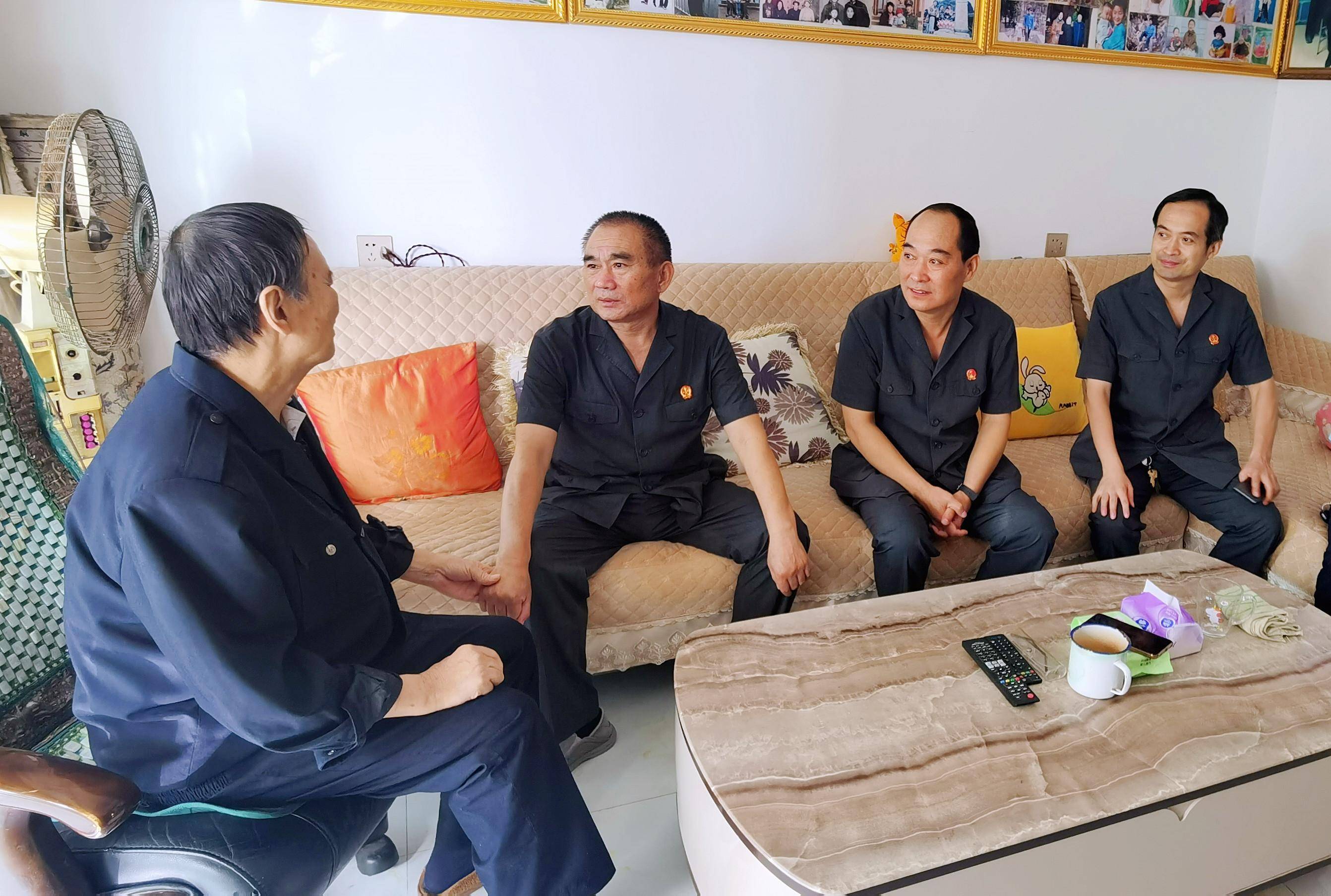 内乡法院开展重阳节慰问离退休干部活动_老干部_工作_生活