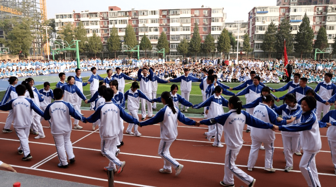 云南师大附中校服图片