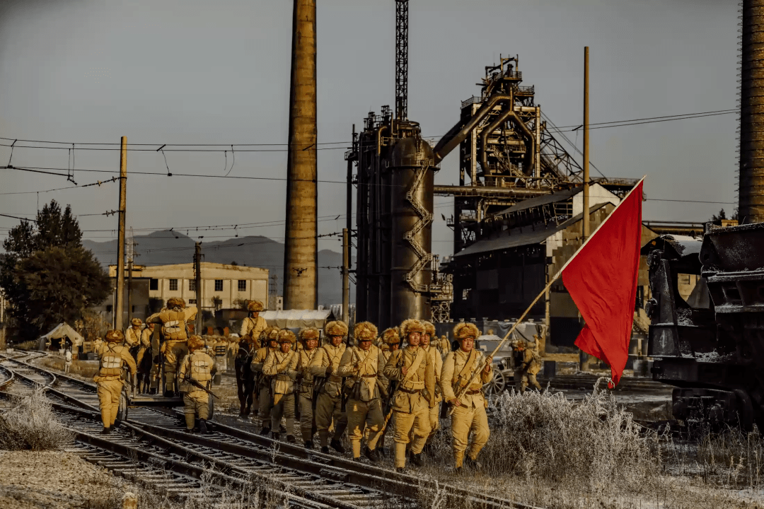 【国庆档】刘烨,韩雪《钢铁意志》再现中国第一炉铁水诞生的过程!