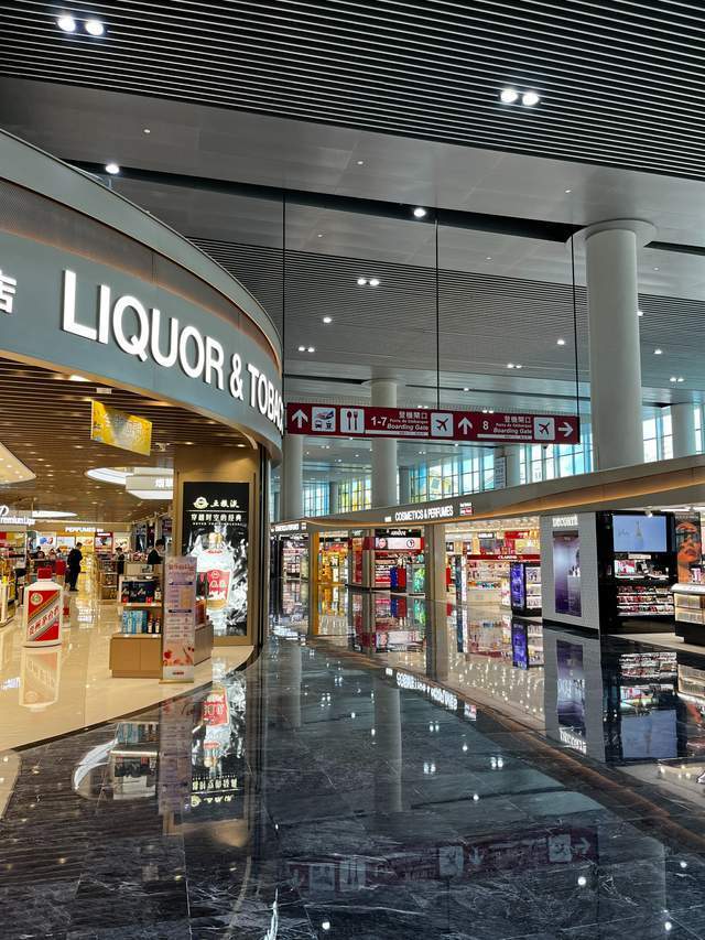 zui新澳门机场购物攻略,一个人的飞机场赶紧买买买