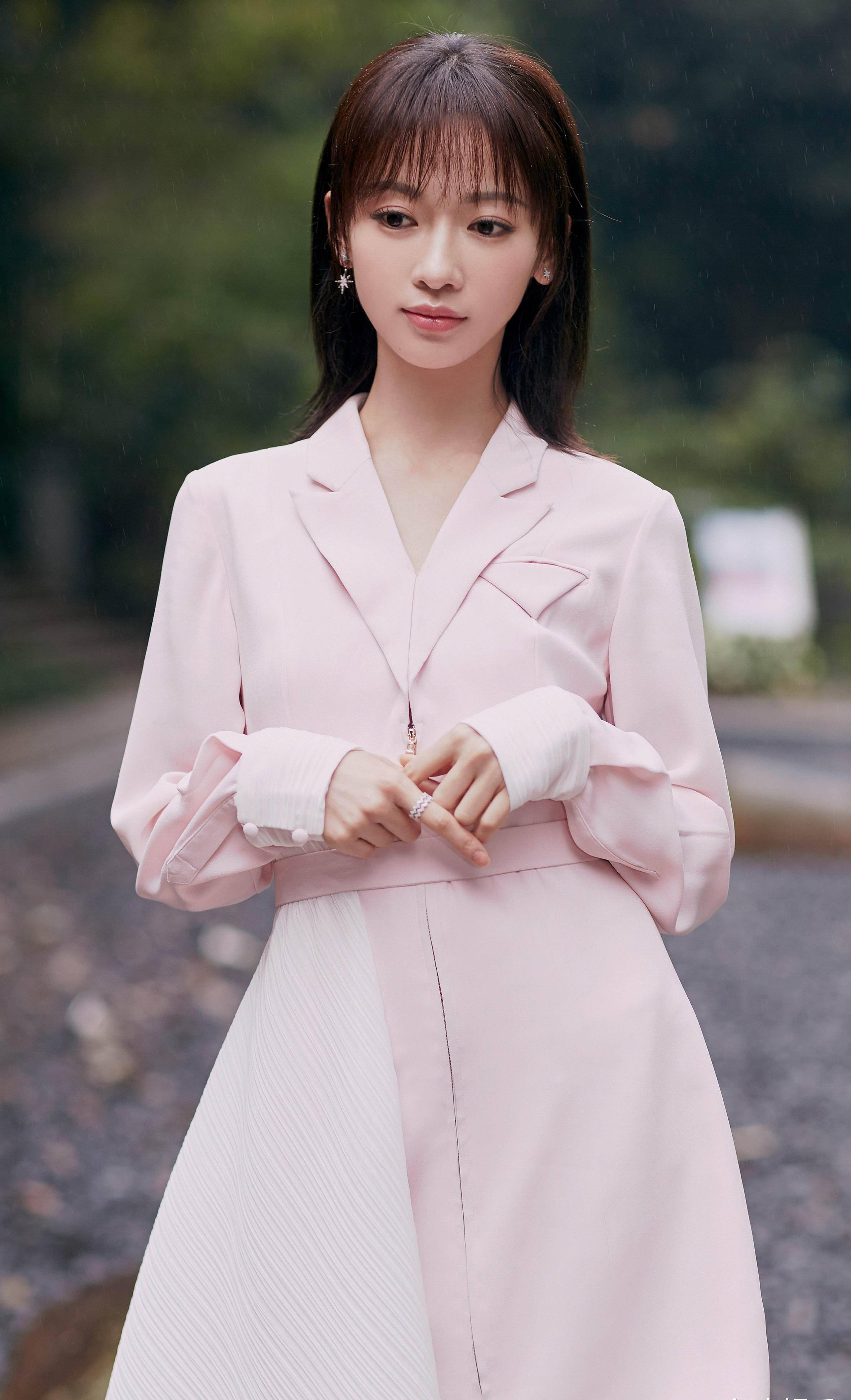 吴谨言:谨言不慎行,爆红又遇冷!