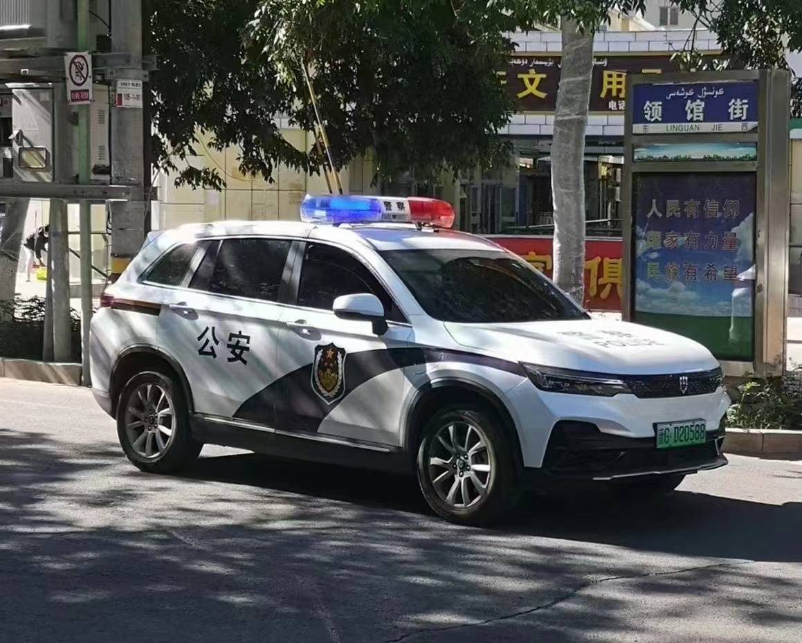 如今越来越多的城市公安局选择创维汽车作为当地的执法执勤车辆.