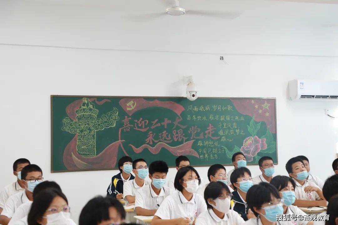 沧州英华学子用文字表达爱国心,用图画谱写家国情,用画笔描绘中国梦