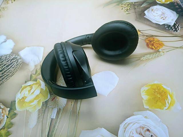 耳机界卷王!百元价格旗舰体验QCY H2头戴式蓝牙耳机