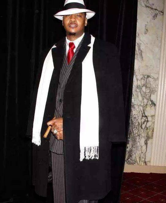 为什么安东尼被称为"社交瓜"?