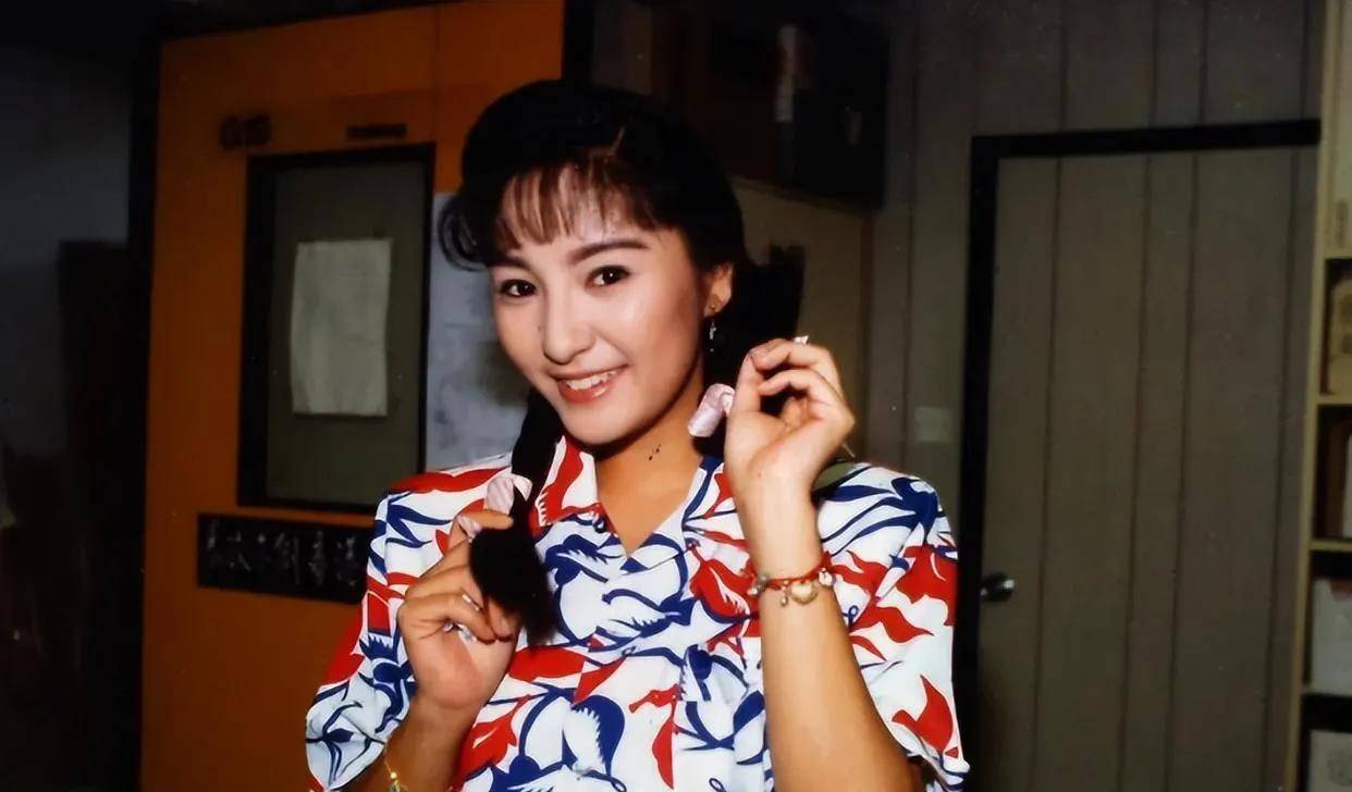 雪梨:拒绝张国荣,爱上已婚许少强,连续生两个孩子被抛弃,她后悔吗?