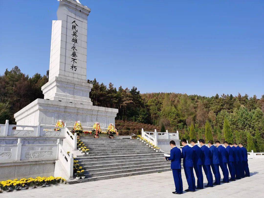 辽源市烈士陵园参加市政府举办的9·30烈士纪念日向人民英雄敬献花篮