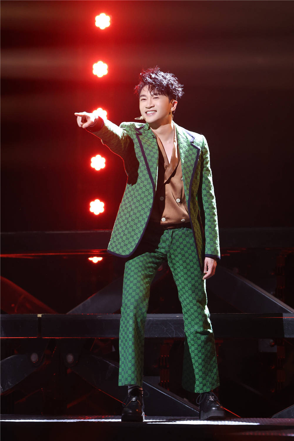 《披荆斩棘2》三公夺火战 苏有朋动情演绎《袖手旁观