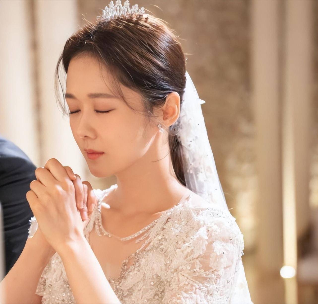 张娜拉婚礼现场曝光,白色主题唯美浪漫,李秀英祝歌朴京林主持_宾客_韩