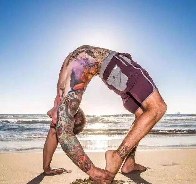 江湖人称"花臂男神"还有一身令无数迷妹尖叫的帅气纹身