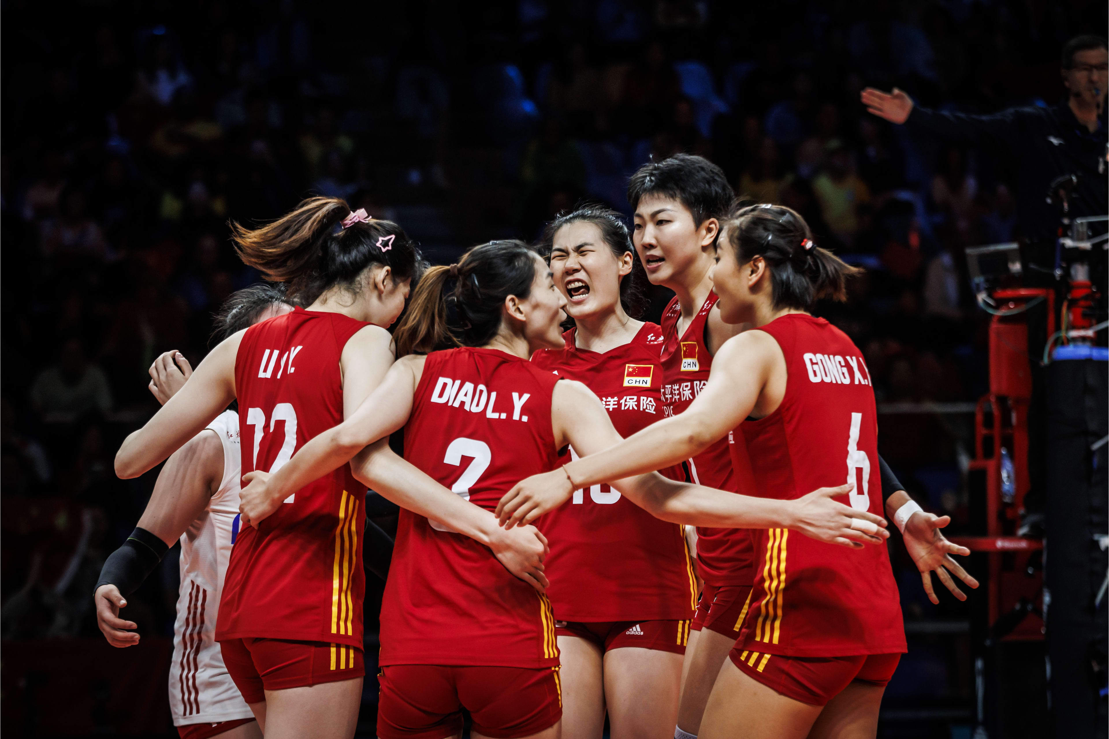 扣球52-68落后巴西,进攻火力依赖于个人_中国女排vs巴西女排_中国队