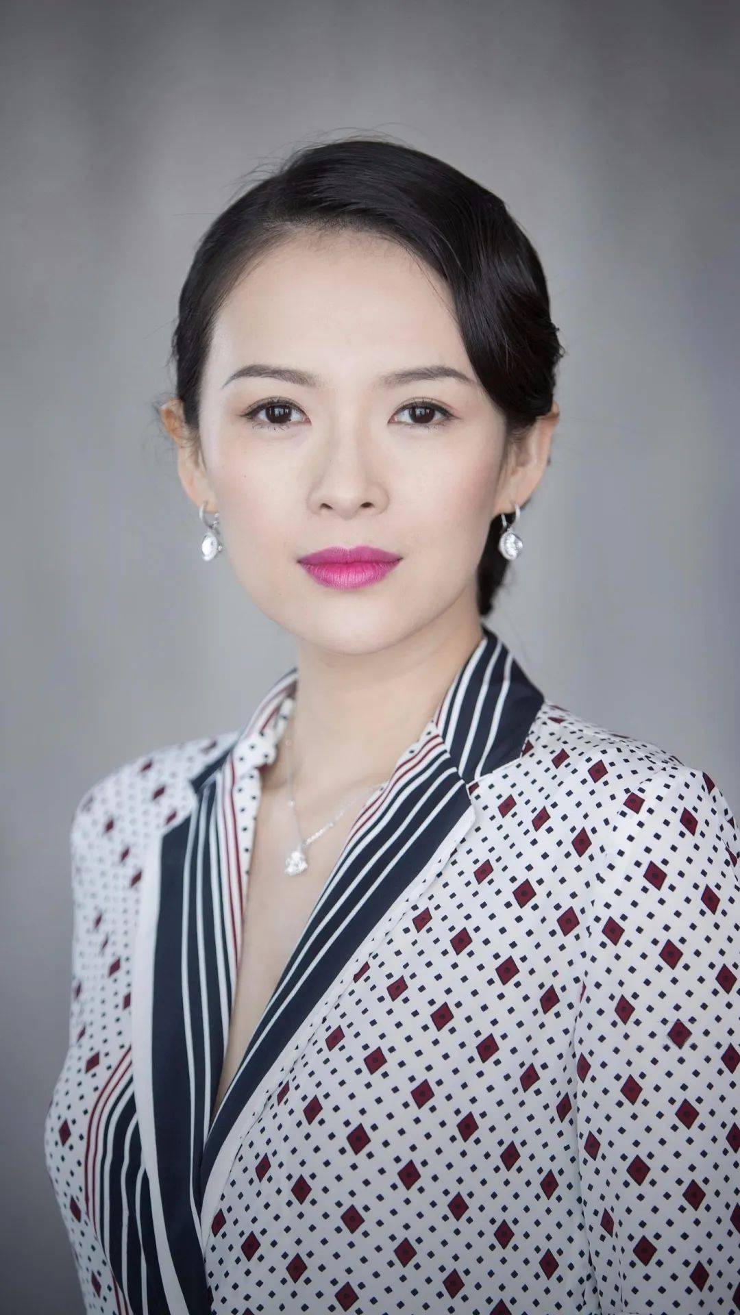 对自己狠的谋女郎——章子怡_经历_实力_高度