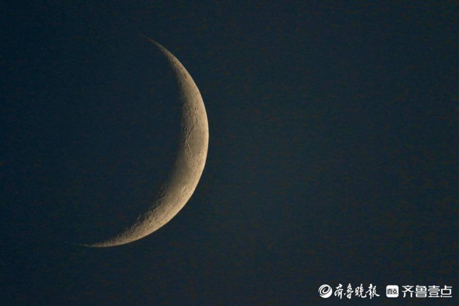 国庆影吧|看,天空中的一轮弯月_齐鲁_济南_白居易