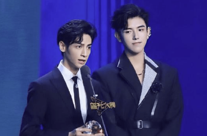 《皓衣行》导演真敢拍!陈飞宇罗云熙身着大红喜服,拍的拜堂戏?