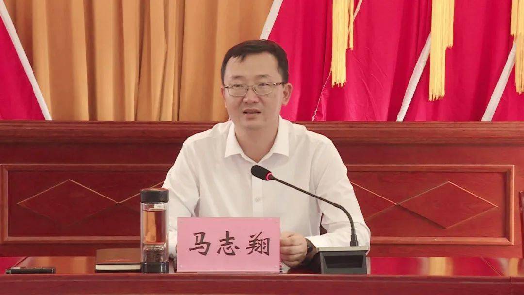 县委副书记,县长马志翔主持会议并就抓好老干部工作作安排.