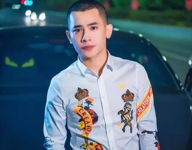 网红高迪,吴迪拳击擂台打急眼,高迪吃亏,大批粉丝留言斥责吴迪_平台