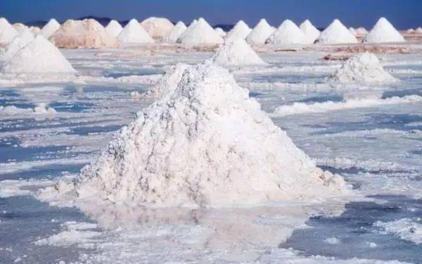 陕北唯一产盐地，盐储量够中国人吃五百年！景色可以媲美茶卡盐湖