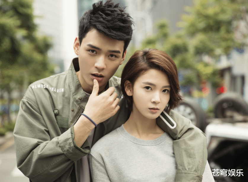 在这部剧中龚俊与陈瑶的甜蜜互动不少,像是上面这一张剧照,龚俊的手就