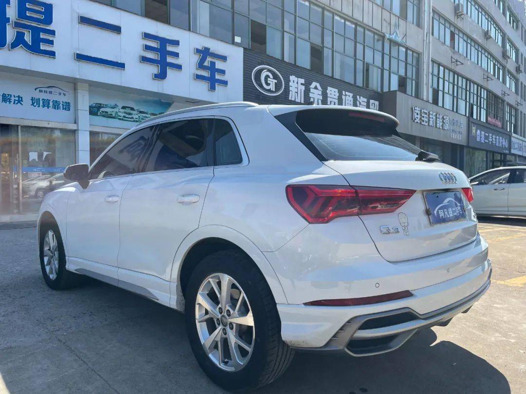 2020款奥迪q3 进取致雅型