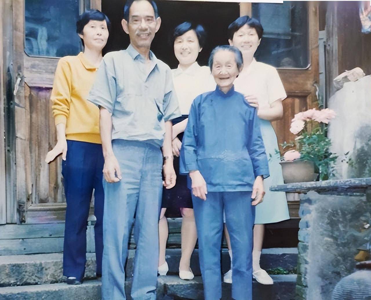 93年台湾老兵见农村发妻,阔绰二太太送钱送礼:求你别破坏我家庭_王恒