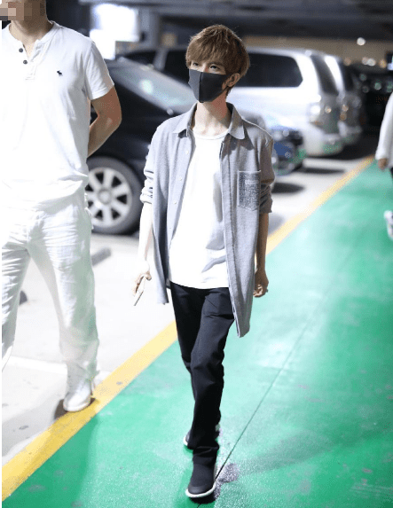 快瘦成了郭敬明,两条腿像一双筷子_衣行_陈飞宇_身高