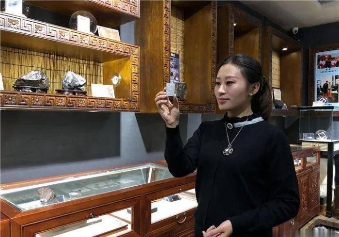 贵州"摘星"女孩:数百次穿越无人区,捡回600颗陨石_杨可欣_科普_寻找