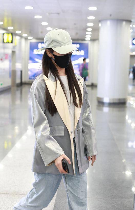 赵韩樱子穿得可真清凉,慵懒的造型很有魅力,感觉真挺瘦的_小伙伴_小白