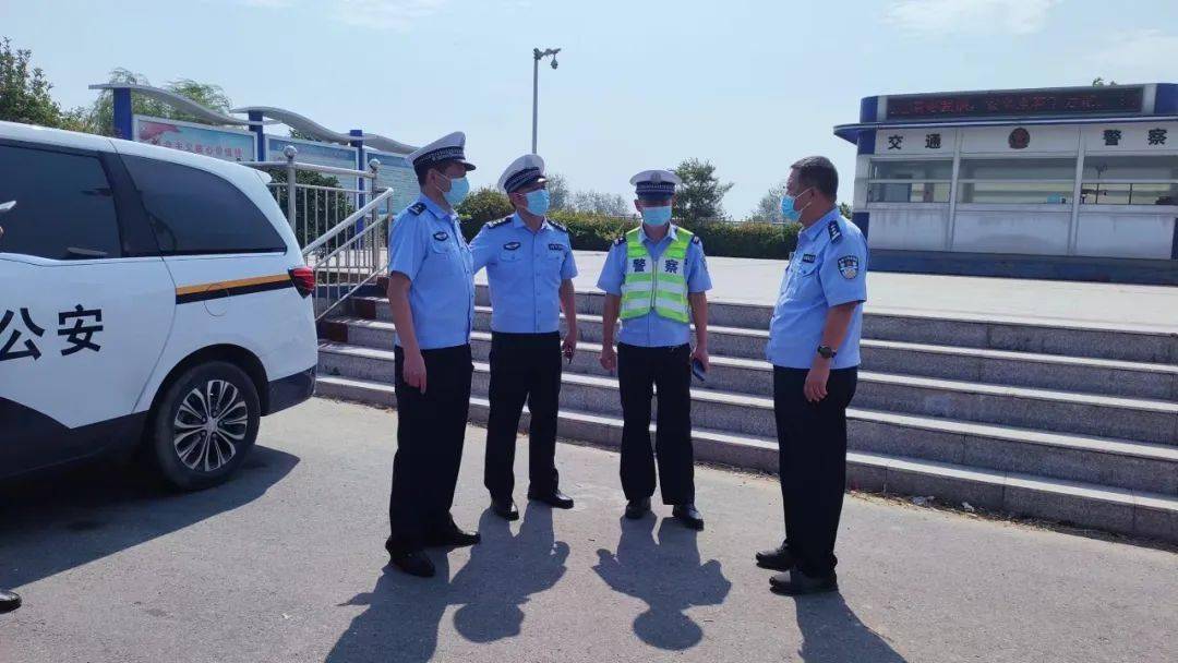 10月2日,泗县人民政府副县长,公安局长李杰先深入路面一线实地督导