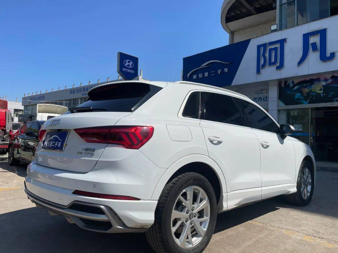 2020款奥迪q3 进取致雅型