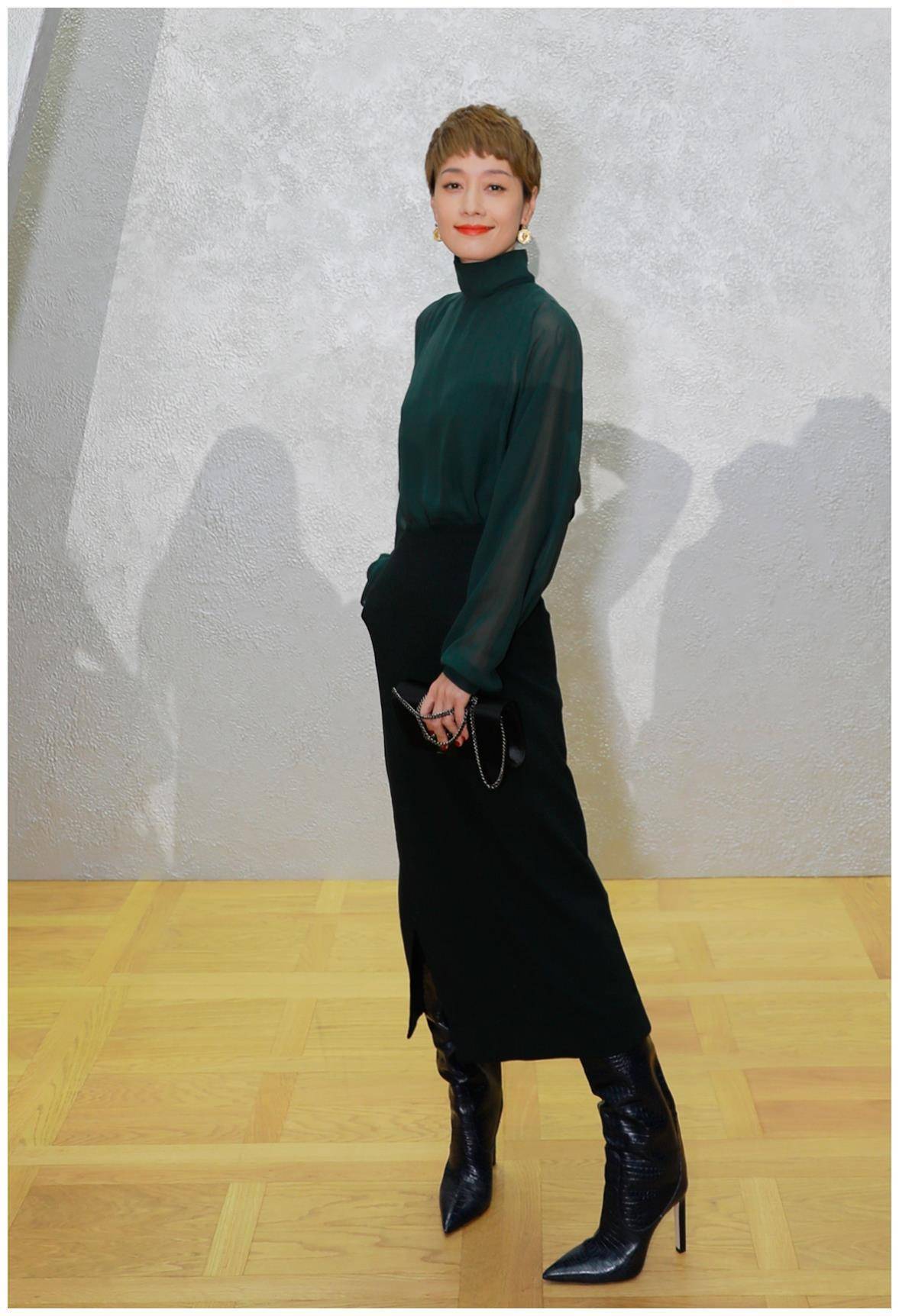 马伊琍的魅力藏不住了,穿露背装配半身裙性感优雅,43岁韵味犹存_长裙